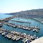 Rez-de-jardin Avec Acces Piscine Et Mer, Parking Prive - Fr-1-472a-141