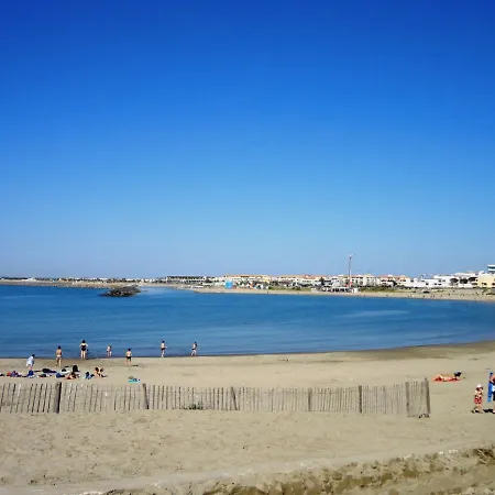 A Sete: Terrasse, Jardinet, Piscine Et Parking Prive A Proximite De La - Fr-1-472a-141 Apartment