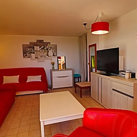 Apartment Rez-de-jardin Avec Acces Piscine Et Mer, Parking Prive - Fr-1-472a-141 *
