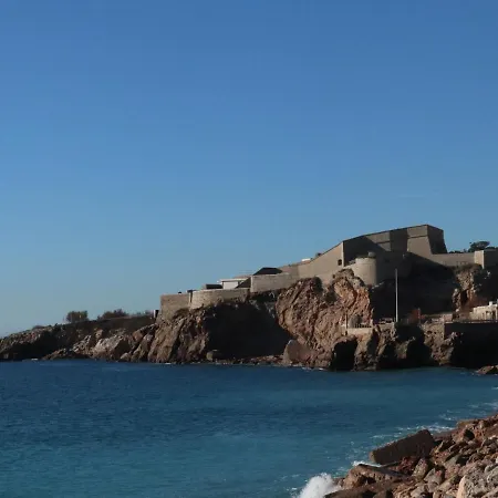 A Sete: Terrasse, Jardinet, Piscine Et Parking Prive A Proximite De La - Fr-1-472a-141