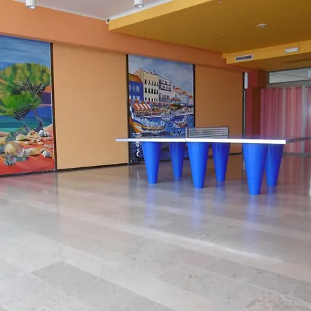 A Sete: Terrasse, Jardinet, Piscine Et Parking Prive A Proximite De La - Fr-1-472a-141 *