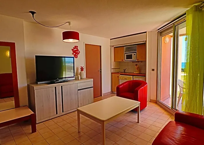 Rez-De-Jardin Avec Acces Piscine Et Mer, Parking Prive - Fr-1-472A-141