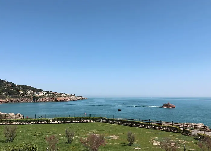 Rez-De-Jardin Avec Acces Piscine Et Mer, Parking Prive - Fr-1-472A-141 * Sète