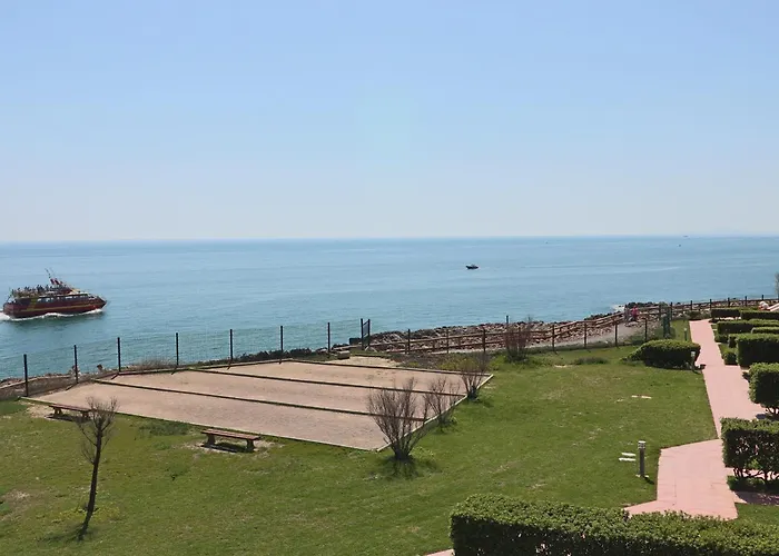 Rez-De-Jardin Avec Acces Piscine Et Mer, Parking Prive - Fr-1-472A-141 Daire *