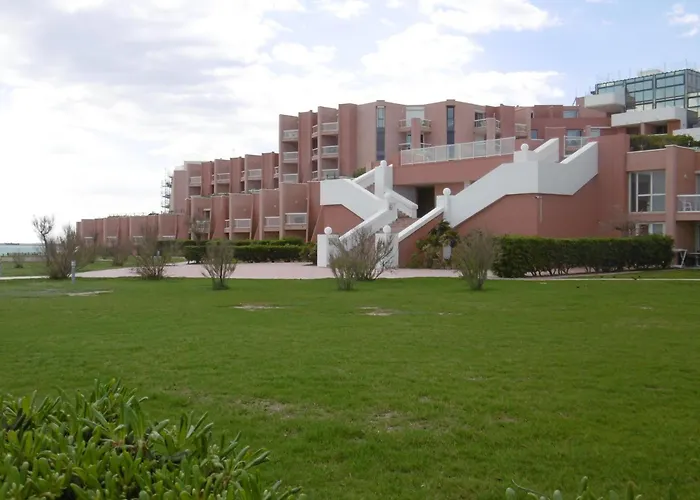Rez-De-Jardin Avec Acces Piscine Et Mer, Parking Prive - Fr-1-472A-141 Sète