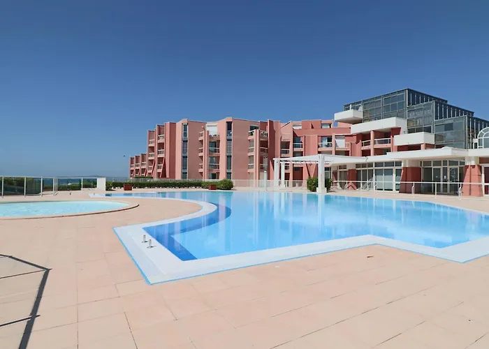 Rez-De-Jardin Avec Acces Piscine Et Mer, Parking Prive - Fr-1-472A-141